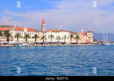 Trogir Altstadt, die als UNESCO Weltkulturerbe, einer der am meisten besuchten Orte in Kroatien. Stockfoto