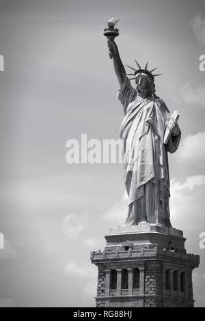 Freiheitsstatue in New York City, USA. Schwarze und weiße Ton - retro monochrome Farbe Stil. Stockfoto