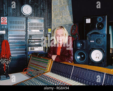 Rick Wakeman, Englischer Keyboarder, Songwriter, Fernsehen und Radio Moderator und Autor in London England fotografiert. Stockfoto