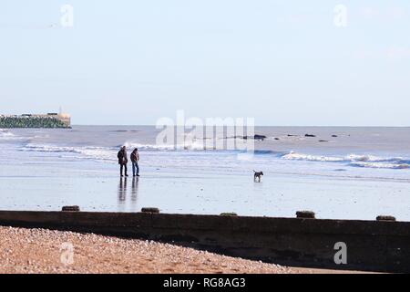 Hastings, East Sussex, UK. 28 Jan, 2019. UK Wetter: trocken und sonnig, aber weitgehend kalt und windig in Hastings. © Paul Lawrenson 2019, Foto: Paul Lawrenson/Alamy leben Nachrichten Stockfoto