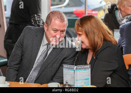 Saltcoats, Ayrshire, UK. 28. Jan 2019. GRAEME DEY (SNP) MSP, "Minister für Veteranen", besuchte die "Veteranen Breakfast Club" in Saltcoats, Ayrshire als Teil seiner Konsultationen mit denjenigen, die ein Interesse daran haben, die Unterstützung und das Wohlergehen der militärischen Veteranen. Der Besuch war Informationen und Meinungen für die vorgeschlagene UK wide Verteidigung Gesundheitswesen wohl besser fahren als das "Neue Veteran Strategie" bekannt, dass diejenigen, die die Streitkräfte mit Problemen wie sozialer Isolation und PTSD (Posttraumatische Belastungsstörungen) Credit: Findlay/Alamy Leben Nachrichten zu helfen, zu sammeln Stockfoto