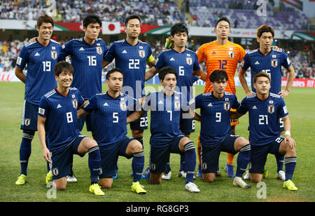 Al Ain, Vereinigte Arabische Emirate. 28 Jan, 2019. Die japanischen Spieler übernehmen die Fotos der Gruppe vor dem Halbfinale zwischen Japan und dem Iran an der Asienmeisterschaft 2019 an der Hazza Bin Zayed Stadion in Al Ain, in den Vereinigten Arabischen Emiraten, Jan. 28, 2019. Credit: Ding Xu/Xinhua/Alamy leben Nachrichten Stockfoto