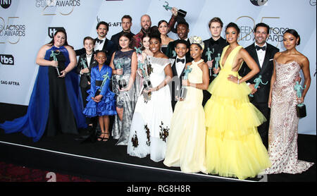 Los Angeles, Kalifornien, USA. 27. Januar 2019. Niles Fitch, faithe Herman, Chrissy Metz, Milo Ventimiglia, Mandy Moore, Jon Huertas, Susan Kelechi Watson, Lonnie Chavis, Hannah Zeile und Sterling K. Braun Pose in der Presse Zimmer auf der 25. jährlichen Screen Actors Guild Awards im Shrine Auditorium am 27. Januar 2019 in Los Angeles, Kalifornien, USA. (Foto von Xavier Collin/Image Press Agency) Quelle: Bild Presse Agentur/Alamy leben Nachrichten Stockfoto