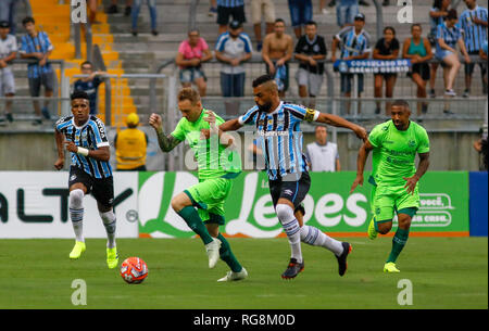 RS - Porto Alegre - 28/01/2019 - Gaucho2019, Gremio x Juventude - Moises tun Juventude Streit mit Maicon tun Gremio während des Spiels in der Arena tun Gremio Stadium für die Landesmeisterschaft 2019 Foto: jeferson Guareze/AGIF Stockfoto