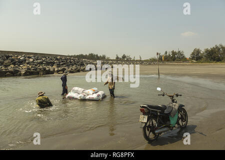 Can Gio Provinz. Vietnam, Jan. 28, 2019 illegale Sea Sand Baggern. Credit: Jasmin Krpan/Alamy leben Nachrichten Stockfoto