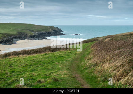 Die abgelegenen Porth Poilly Witz Strand an der Küste von Newquay Cornwall. Stockfoto