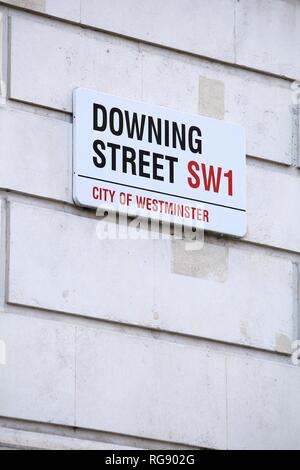 LONDON, Großbritannien - 23 April, 2016: 10 Downing Street in London, UK. 10 Downing Street ist das Büro des britischen Premierministers. Stockfoto