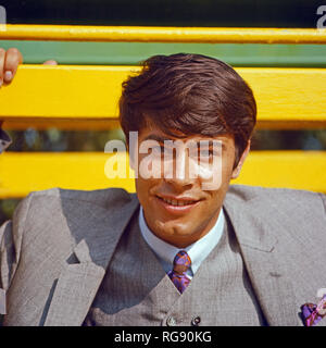 Der deutsche Schlagersänger Roy Black und Wittlich, Deutschland 1966. Deutsche Schlager Sänger und Schauspieler Roy Black, Deutschland 1966. Stockfoto