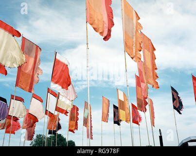 Flaggen auf dem Glastonbury Festival 2005, Somerset, England, Großbritannien. Stockfoto