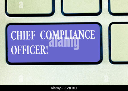 Text Zeichen Zeigen Chief Compliance Officer Konzeptionelle Foto Beaufsichtigt Die Corporate Compliance Programm Taste Der Tastatur Absicht Zu Computer Messa Erstellen Stockfotografie Alamy