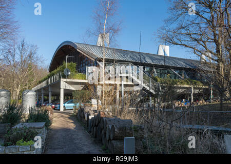 Der Living Planet Center, dem Sitz der World Wildlife Fund (WWF) in Woking, Surrey, Großbritannien. Außen oder Äußere des Gebäudes Stockfoto