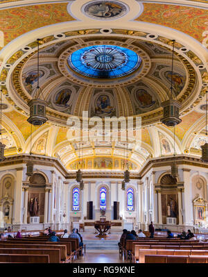 Februar 21, 2018 San Jose/CA/USA - Innenansicht der Kathedrale Basilica St. Joseph, einem großen Römisch-katholische Kirche in der Innenstadt von San Jose entfernt, Stockfoto