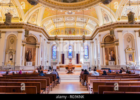 Februar 21, 2018 San Jose/CA/USA - Innenansicht der Kathedrale Basilica St. Joseph, einem großen Römisch-katholische Kirche in der Innenstadt von San Jose entfernt, Stockfoto