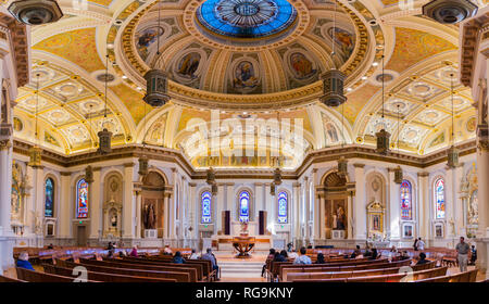 Februar 21, 2018 San Jose/CA/USA - Innenansicht der Kathedrale Basilica St. Joseph, einem großen Römisch-katholische Kirche in der Innenstadt von San Jose entfernt, Stockfoto