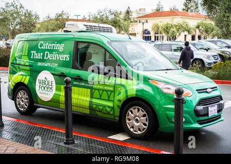 März 1, 2018 Santa Clara/CA/USA - Whole Foods Market Lieferwagen Wartung des Silicon Valley, South San Francisco Bay Area. Stockfoto