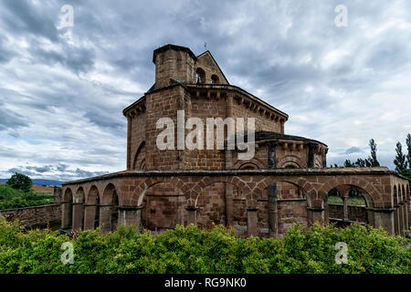 Santa María de Eunate bei Sonnenuntergang Stockfoto