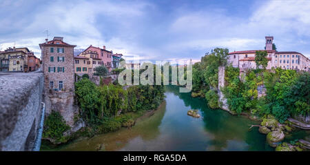 Italien, Friaul - Julisch Venetien, Cividale del Friuli, Devil's Bridge, Natisone Fluss Stockfoto