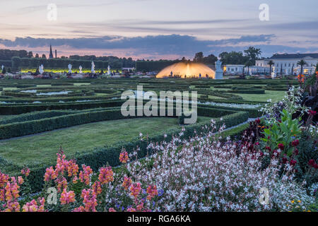 Deutschland, Niedersachsen, Hannover Herrenhaeuser Gaerten am Abend Stockfoto