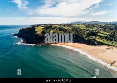 Spanien, Asturien, Luftaufnahme von Strand Stockfoto