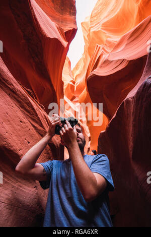 USA, Arizona, Lower Antelope Canyon, Touristen fotografieren Stockfoto