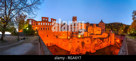 Deutschland, Baden-Württemberg, Heidelberg, Heidelberger Schloss, blaue Stunde Stockfoto