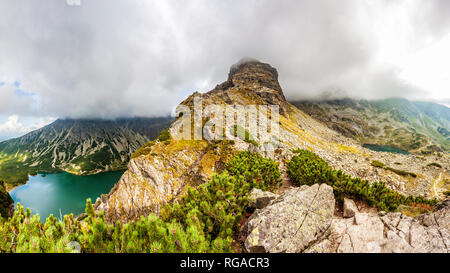 Blick von Krabbe zu Czarny Staw Gasienicowy in Tatra, Polen, Europa Stockfoto