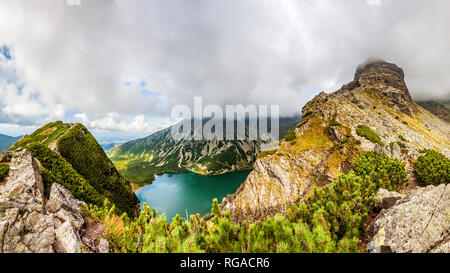 Blick von Krabbe zu Czarny Staw Gasienicowy in Tatra, Polen, Europa Stockfoto