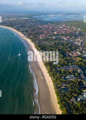 Indonesien, Bali, Luftaufnahme von Jimbaran Strand Stockfoto