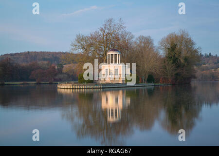 Tempel der Insel im Winter, eine Torheit in der Themse zwischen Henley und Marlow, den Start von Henley Regatta Kurs Stockfoto