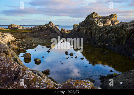 Felsformationen in Kalkstein an Scarlett, Castletown, von der Insel Man Stockfoto