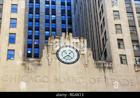 Eine geschlossene der Chicago Board of Trade Gebäudes mit Namen Zeichen in der Schleife von Chicago, IL, USA. Stockfoto