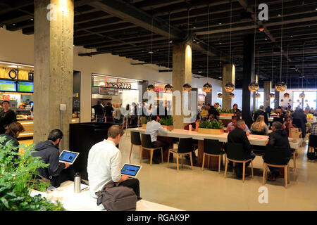 Food Court in Merchandise Mart. Chicago, Illinois/USA. Stockfoto