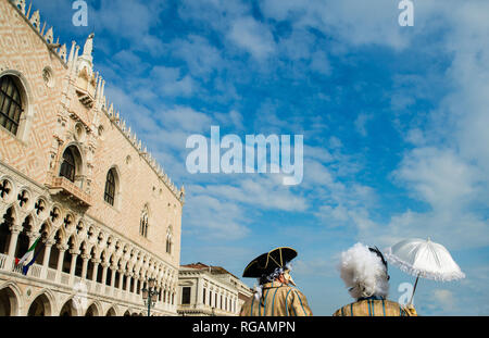 Klassische Karneval Bräuche in Venedig Stockfoto