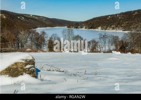 Squantz Teich nach einem schweren Ice Storm Stockfoto