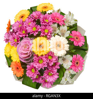 Bunter Blumenstrauß mit Chrysanthemen und Gerbera daisies und Zierpflanzen Kohl auf weißem Hintergrund. Stockfoto