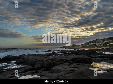 Malerische und felsigen Ballito Beach Landschaft im Norden von Durban, KZN Südafrika Stockfoto