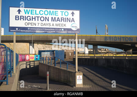 Brighton, England am 28. Januar 2019. Nach Brighton Marina willkommen. Stockfoto