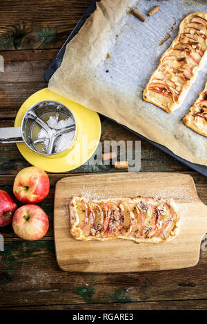 Vorbereitung Apfelkuchen Stockfoto