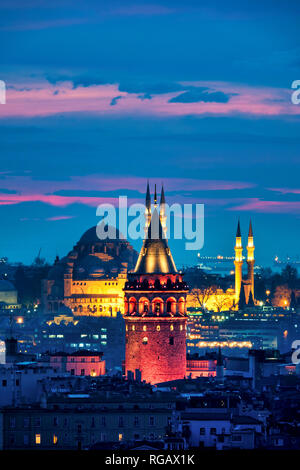 Ansicht der Galata Turm und die Süleymaniye Moschee, Istanbul Stockfoto