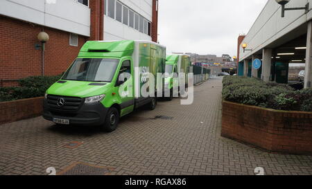 Lieferung van bei Asda Superstore in Colindale, London geparkt Stockfoto