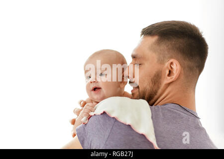 Vater mit kleines Mädchen zu Hause Stockfoto