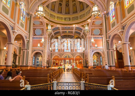 April 14, 2018 in Sacramento/CA/USA - Innenansicht der Kathedrale des Allerheiligsten in der Innenstadt Stockfoto