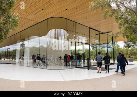 April 29, 2018 in Cupertino/CA/USA - Außenansicht des neuen und modernen Apple Park Visitor Center befindet sich neben ihre neuen Büros in Sil Stockfoto