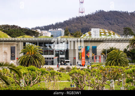 Mai 6, 2018 San Francisco/CA/USA - Eingang zum 'Kalifornische Akademie der Wissenschaften' im Golden Gate Park Stockfoto