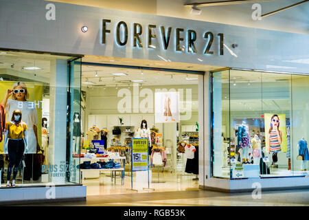 Juni 5, 2018 Milpitas/CA/USA - Für Immer 21 store Eingang in der großen Mall, South San Francisco Bay Area. Stockfoto