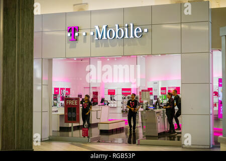 Juni 5, 2018 Milpitas/CA/USA - T-Mobile Eintritt zu einem der Geschäfte in South San Francisco Bay Area. Stockfoto