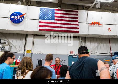 Juni 10, 2018 La Canada Flintridge/CA/USA, eine Gruppe von Menschen, die in der Sonde Fabrication Facility bei der jährlichen Veranstaltung "ein Ticket zu e Stockfoto