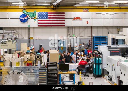 Juni 10, 2018 La Canada Flintridge/CA/USA, eine Gruppe von Menschen, die in der Sonde Fabrication Facility bei der jährlichen Veranstaltung "ein Ticket zu e Stockfoto