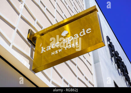 August 2, 2018 in Palo Alto/CA/USA - Nahaufnahme von Kate Spade Logo über dem Eingang der Store in der gehobenen open air Stanford S entfernt Stockfoto