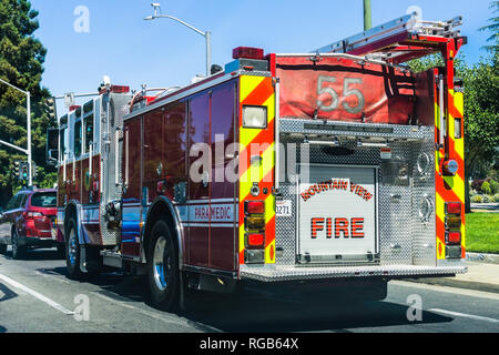 August 6, 2018 Mountain View/CA/USA - Rückansicht des Feuers Motor fahren auf einer Straße in South San Francisco Bay Area. Stockfoto